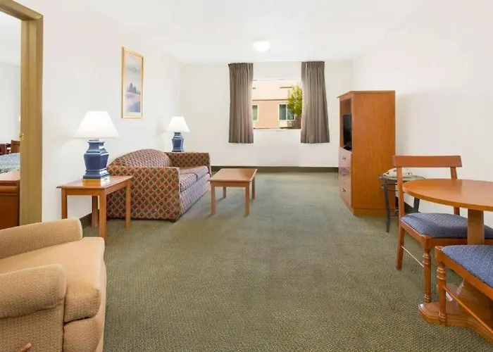 Nuson Hotel Rawlins